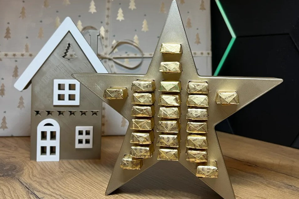 Calendario de Adviento con forma de estrella y compartimentos para chocolates.
