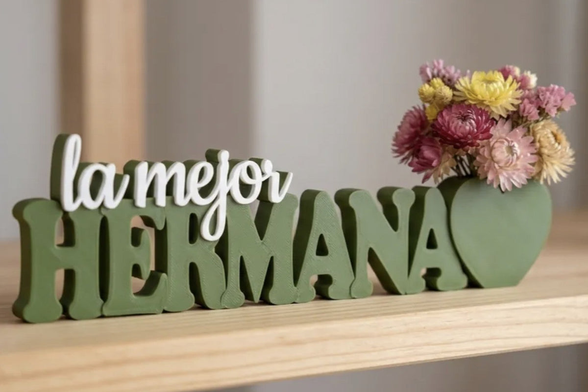 Florero decorativo con mensaje para la mejor hermana.
